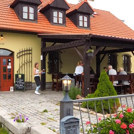 Restaurace A Pensión Hlásná Třebaň