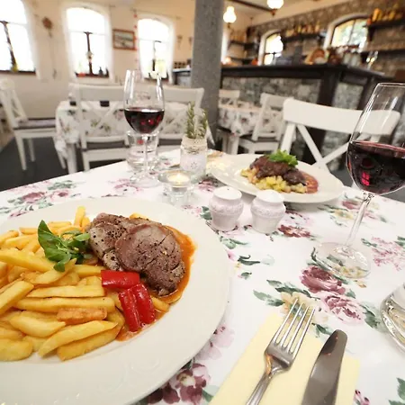 Restaurace A * Hlasna Treban